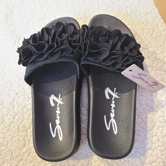 Seven7 - NIB - Black Didi Ruffle sandals - Picture 3 of 10